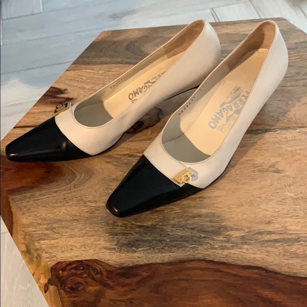 Gorgeous Salvatore Ferragamo 2” heel! - Picture 5 of 8
